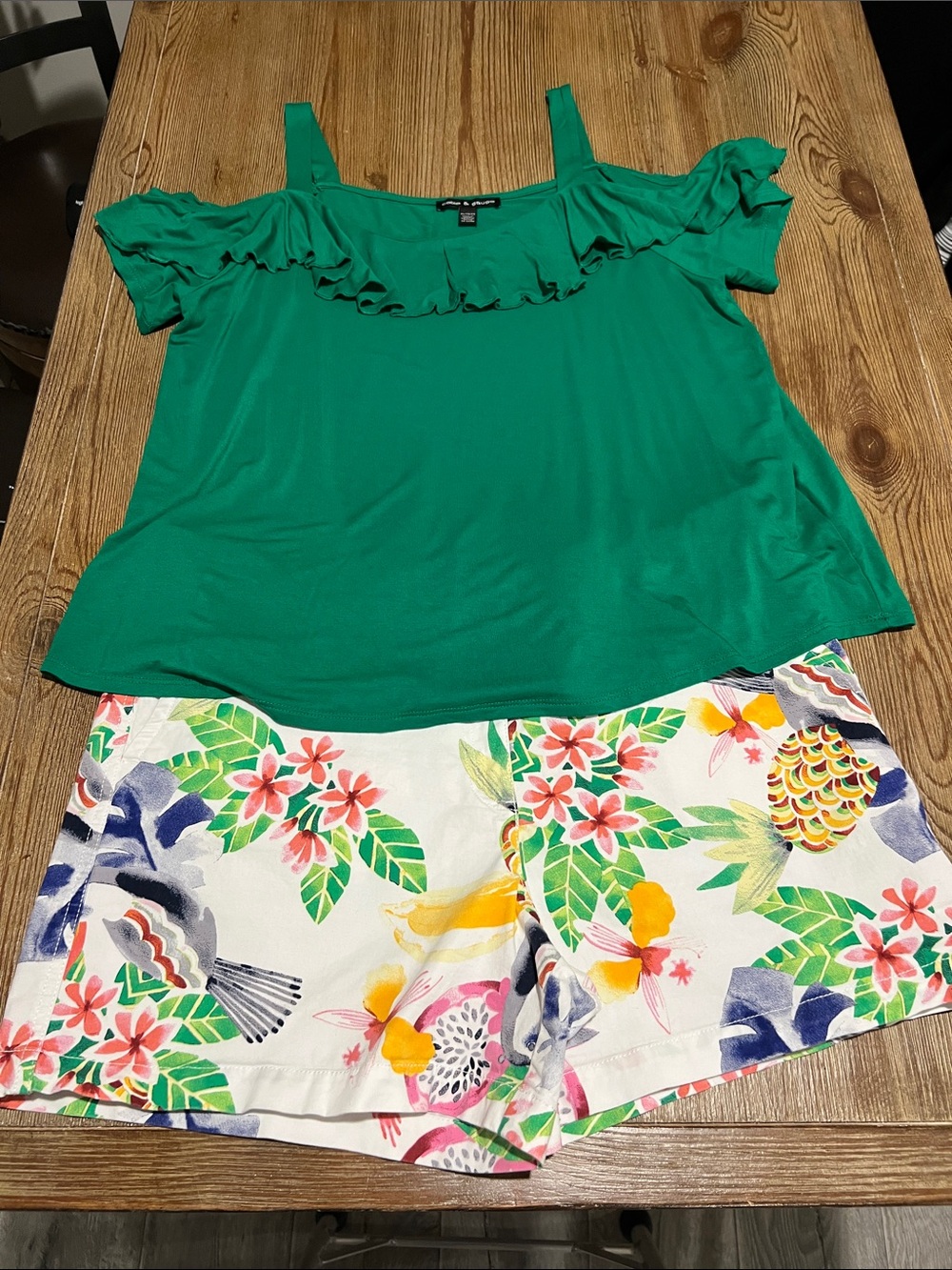 crown & ivy Tropical Shorts with Cable & Gauge Emerald Green Ruffle Tank